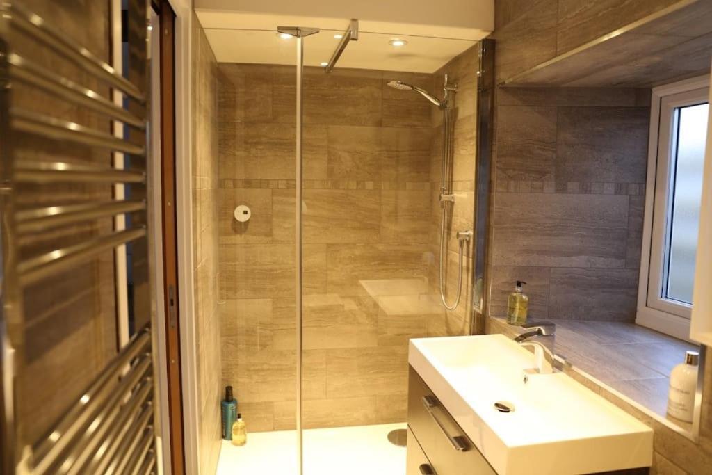 Shorepark - Waterfront Cottage With Stunning Views ดัมฟรีส์ ภายนอก รูปภาพ