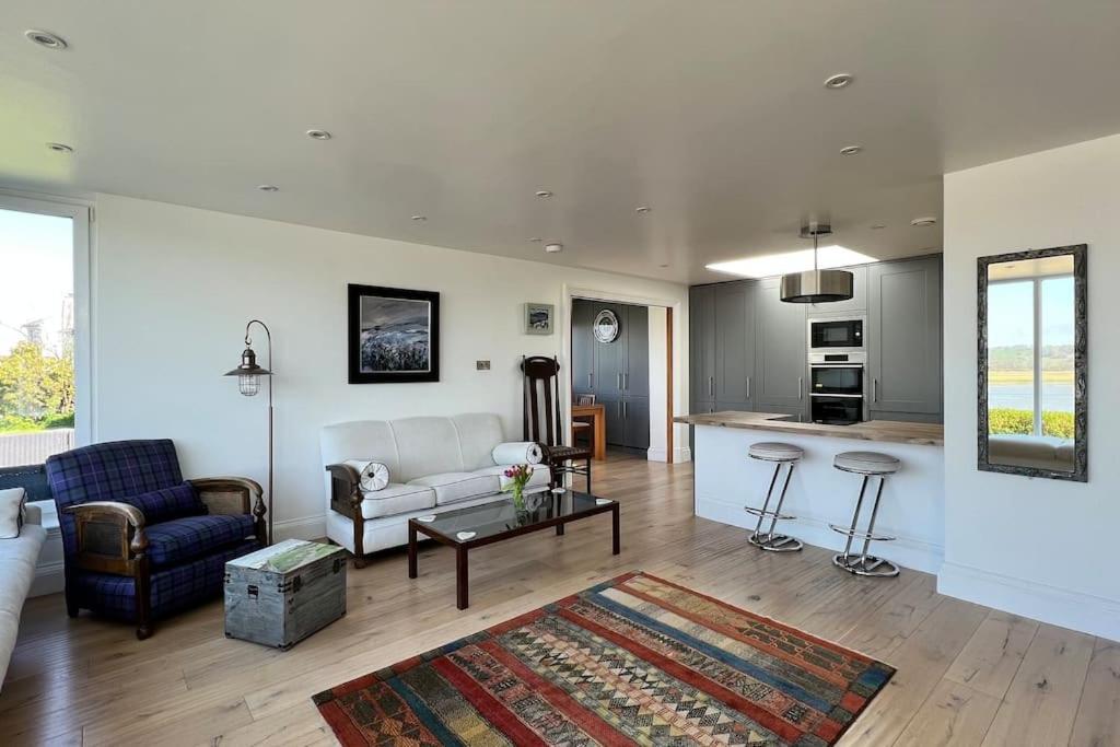 Shorepark - Waterfront Cottage With Stunning Views ดัมฟรีส์ ภายนอก รูปภาพ